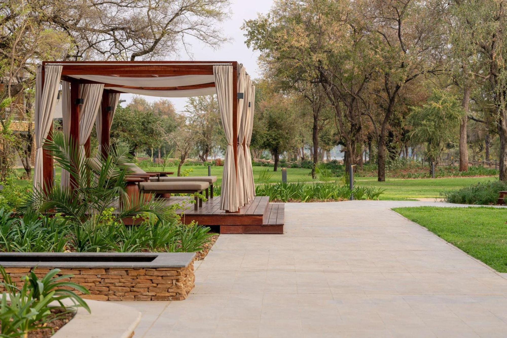 Radisson Blu Mosi-Oa-Tunya Livingstone Resort Zewnętrze zdjęcie